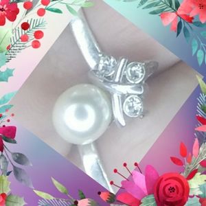 Avon Criss Cross Pearl Pendant